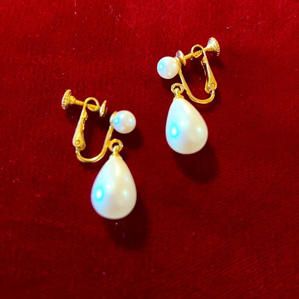 Vintage Pearl Screw Back Earrings